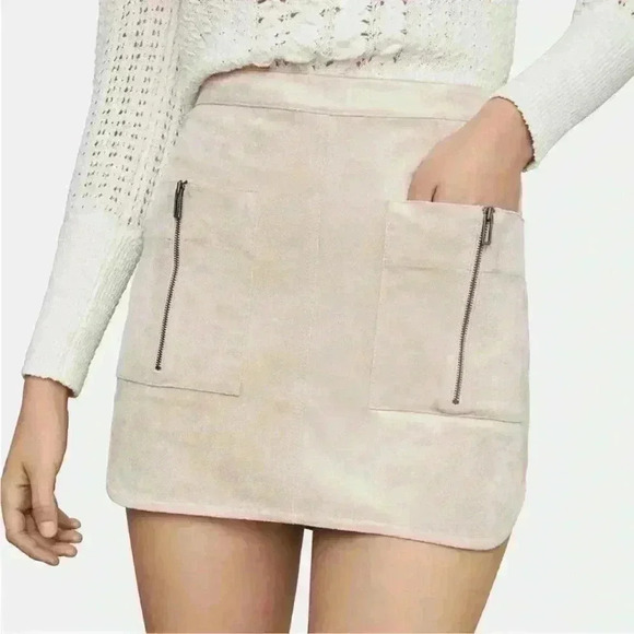 BCBMAXAZRIA Faux Suede Barely Pink Mini Skirt SZ Small Original $178 - Picture 1 of 10